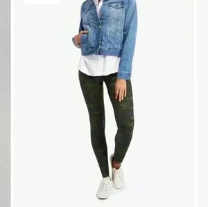 Spanx Look‎ at Me Now Seamless Leggings Green Camo Size Small